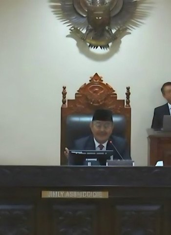 Majelis Kehormatan Mahkamah Konstitusi Selidiki Dugaan Pelanggaran Etik Saldi Isra dan Arief Hidayat