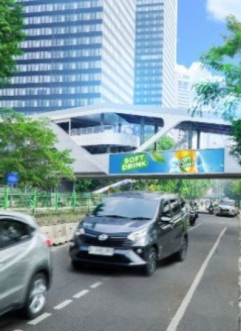 Billbord City Vision Hiasi Jembatan Multiguna Penghubung Stasiun LRT Dukuh Atas dan Jalan Sudirman