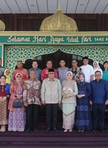Open House Idul Fitri di Rumah Jabatan Gubernur Kalteng: Lambang Kebersamaan dan Keterbukaan