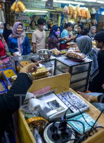 Daya Beli Masyarakat Lebaran 2025 Menurun: Tantangan dan Peluang Ekonomi