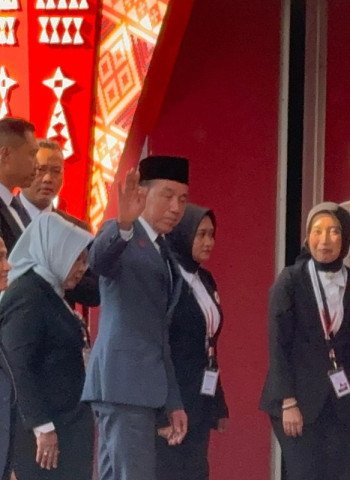 Jokowi Tampil Berjas di Sidang Tahunan MPR 2025