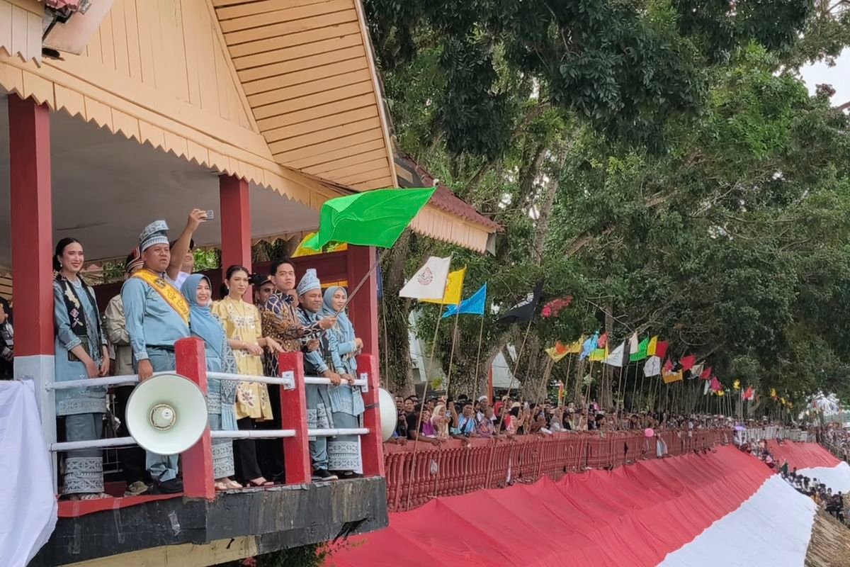 Gibran Rakabuming Raka Pimpin Flag Off Festival Pacu Jalur di Kuansing, Riau