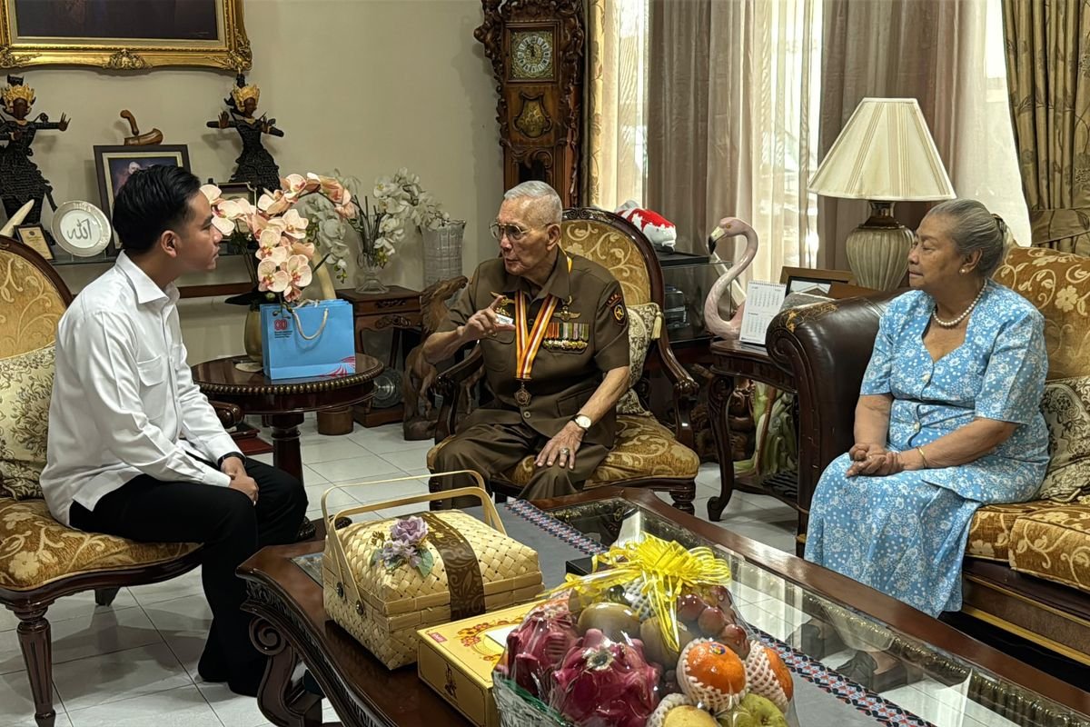 Silaturahmi Wapres Gibran ke Try Sutrisno Menjelang Peringatan HUT RI ke-80
