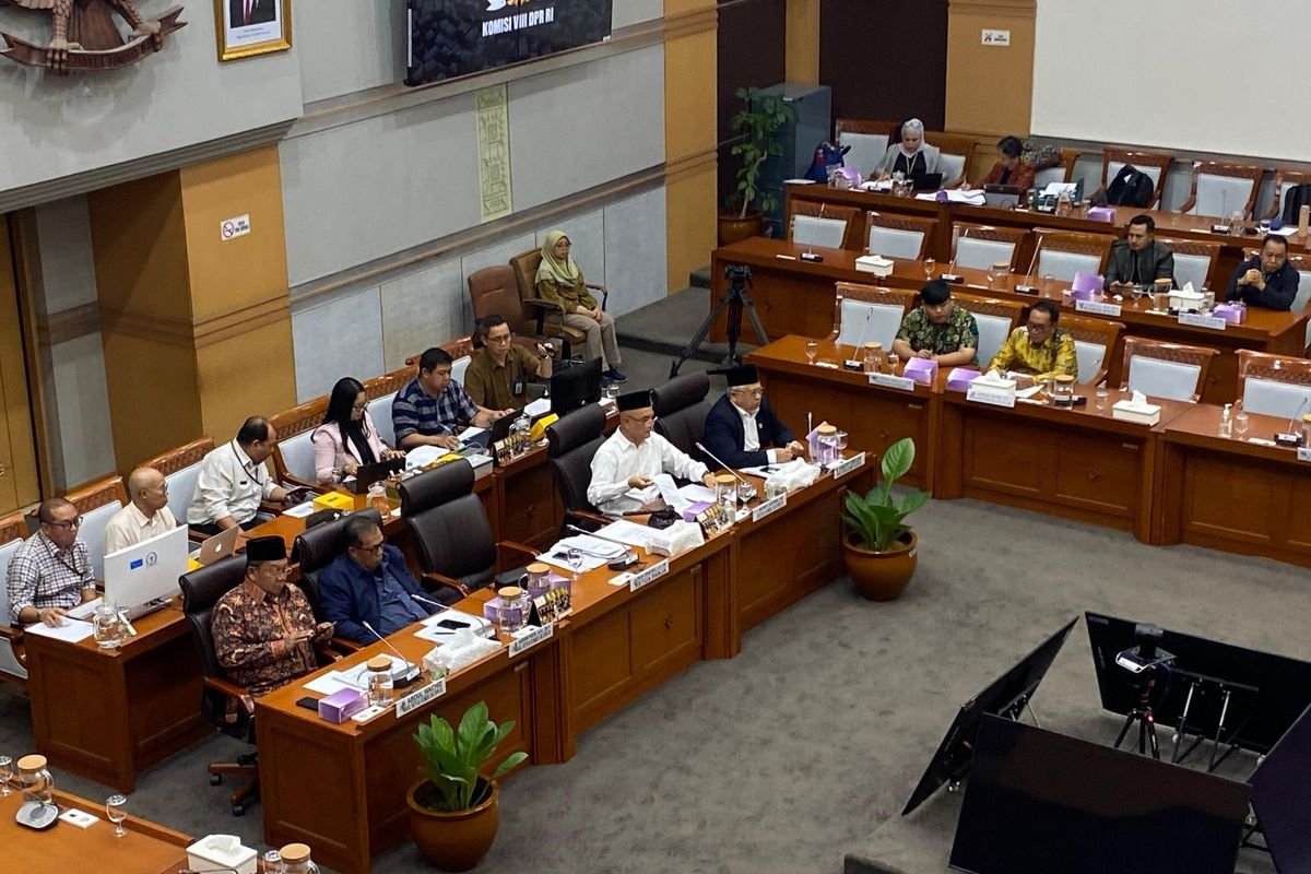 Rapat Tertutup DPR dan Pemerintah Bahas Revisi UU Haji dan Umrah