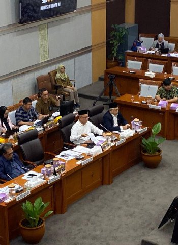 Rapat Tertutup DPR dan Pemerintah Bahas Revisi UU Haji dan Umrah