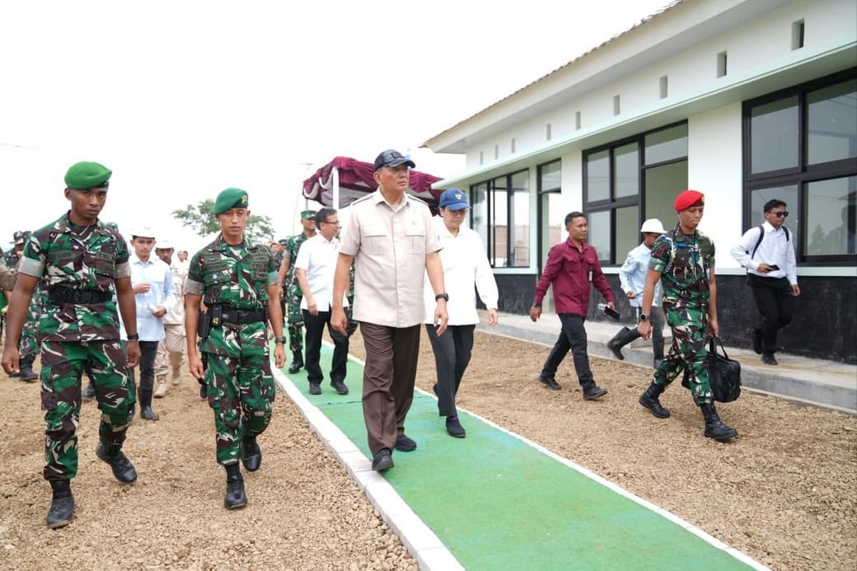 Menhan Sjafrie Sjamsoeddin Tinjau Batalyon Teritorial Prototipe di Bekasi