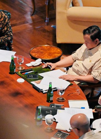 Prabowo Pimpin Rapat Ekonomi Strategis di Hambalang Bersama Luhut dan DEN