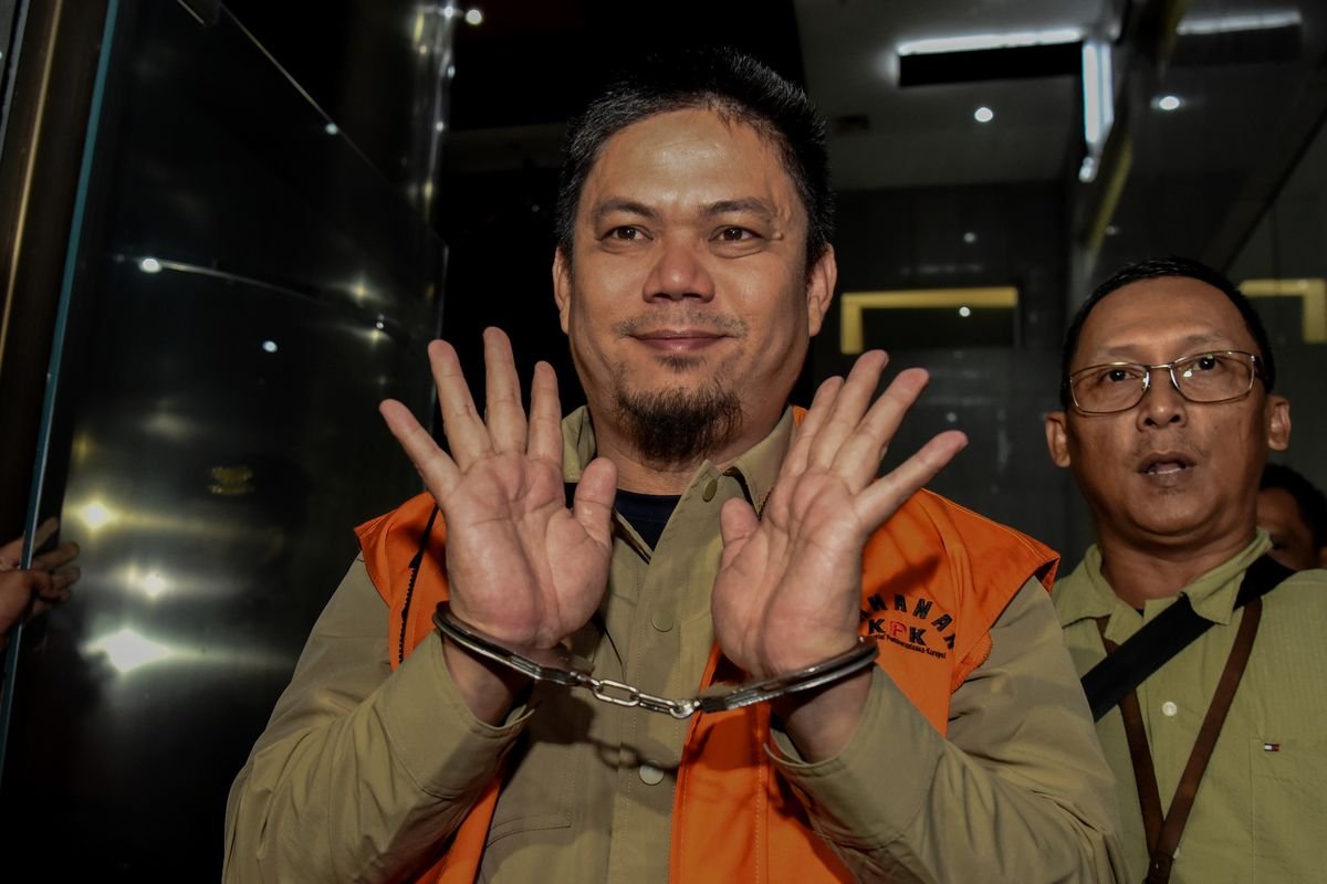 Bupati Kolaka Timur Abdul Aziz Digelandang KPK dalam Kasus Korupsi Proyek RSUD