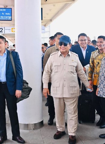 Presiden Prabowo Subianto Naik Kereta Cepat Whoosh Usai Kunjungan Kerja di Jawa Barat