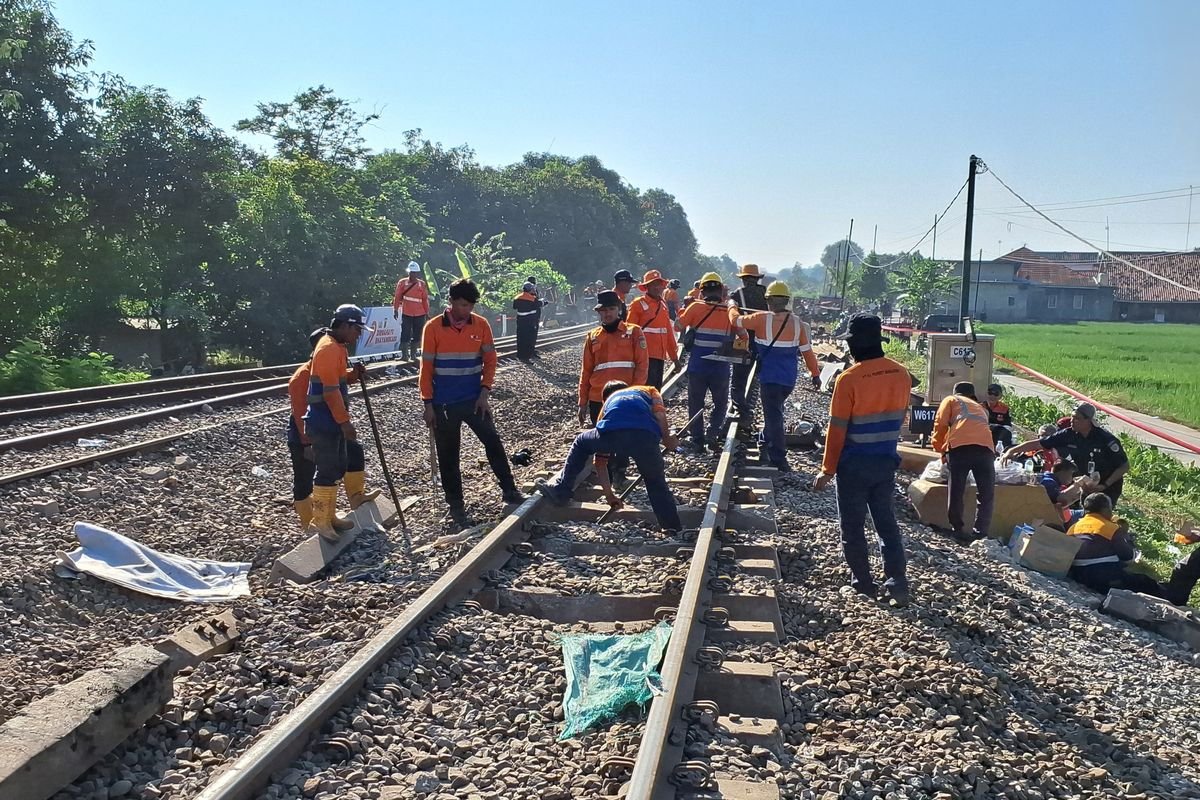 Evakuasi Kereta Anjlok di Pegadenbaru Berhasil, KAI Fokus Perbaikan Jalur Rel