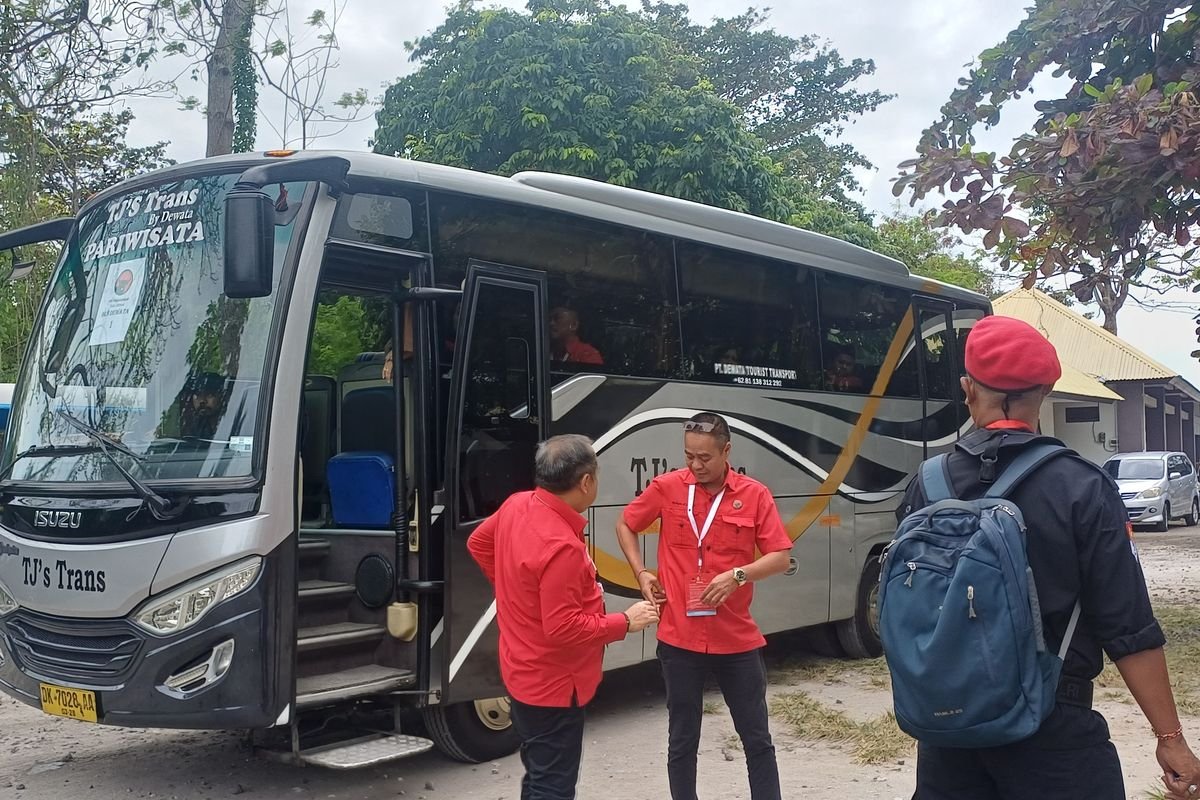 Kongres PDIP ke-6? Sejumlah Kader Terlihat di Nusa Dua Bali dengan Seragam Merah dan Name Tag