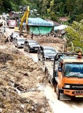 Titiek Soeharto Geram: Truk Muat Kayu Besar Usai Banjir Sumatera