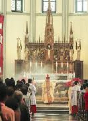 Suasana Khidmat dan Hangat Misa Pontifikal di Gereja Katedral Jakarta