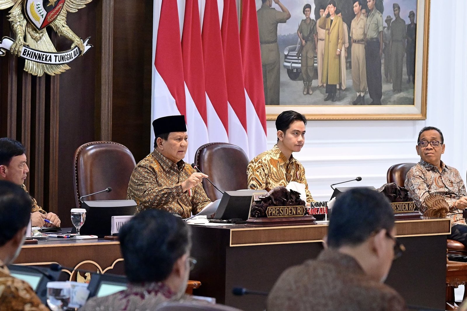 Kabar Pemotongan Gaji ASN: Klarifikasi Prabowo dan Efisiensi Anggaran