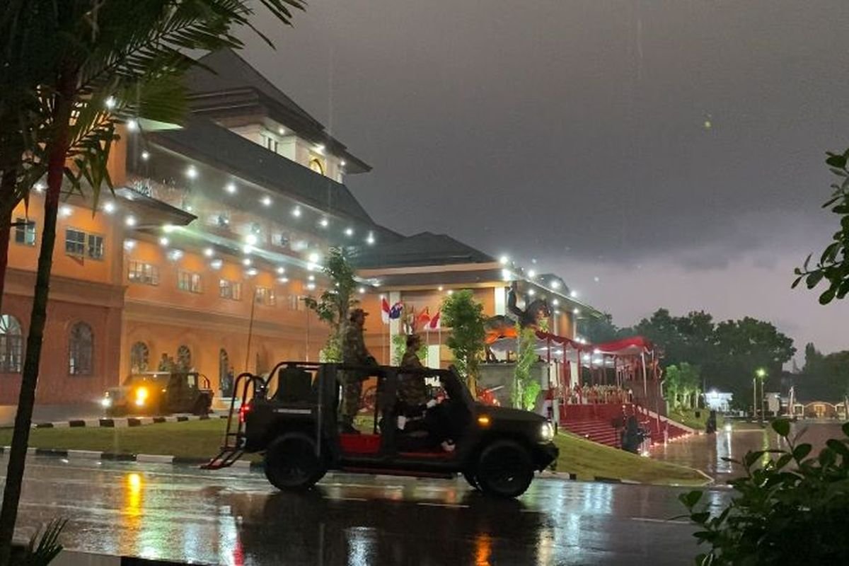 Hujan Deras Mengguyur Magelang Saat Parade Senja: Tantangan dalam Retret Kepala Daerah
