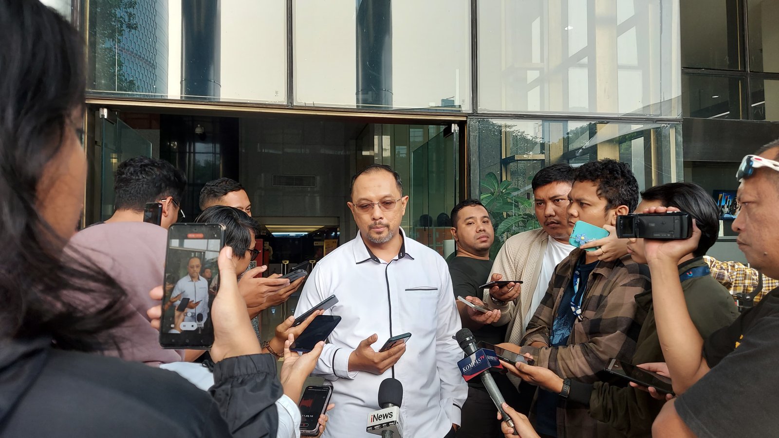 Siasat Hasto dan Harun Masiku Lolos dari OTT KPK: Rendam HP hingga Kabur ke Luar Negeri