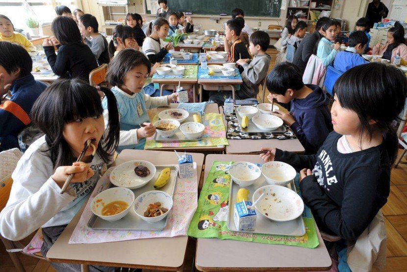 Kualitas Makan Siang Sekolah di Jepang: Standar Tinggi dan Nutrisi Seimbang