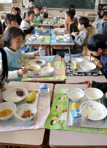 Kualitas Makan Siang Sekolah di Jepang: Standar Tinggi dan Nutrisi Seimbang
