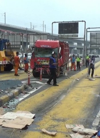 Kecelakaan Tragis di Gerbang Tol Ciawi: Sopir Truk Masih Belum Sadar