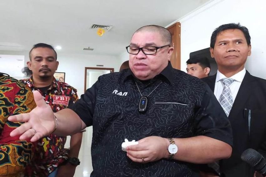 Razman Arif Kenakan Toga Advokat, Datangi Gedung MA dengan Emosi