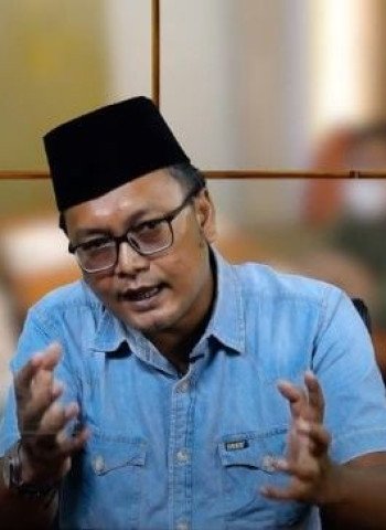 Guntur Romli Menanggapi Pantun Wapres Gibran: Klarifikasi dan Harapan untuk Kesejukan Publik