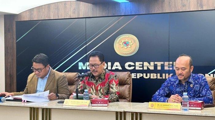 Sumpah Advokat Razman Nasution dan Firdaus Oiwobo Dibekukan: MA Larang Praktik di Pengadilan
