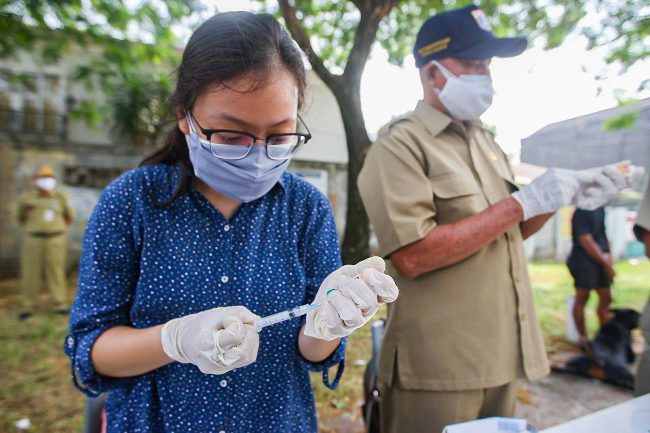 Vaksinasi Rabies Gratis untuk Puluhan Hewan Peliharaan di Pejaten Barat