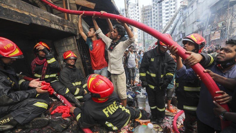 Kebakaran Hebat Menghancurkan Pasar Pakaian Terbesar di Ghana, Kantamanto