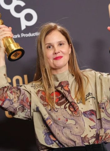 Kejutan Kemenangan Demi Moore dan Fernanda Torres di Golden Globes: Jalan Menuju Oscar Semakin Menarik