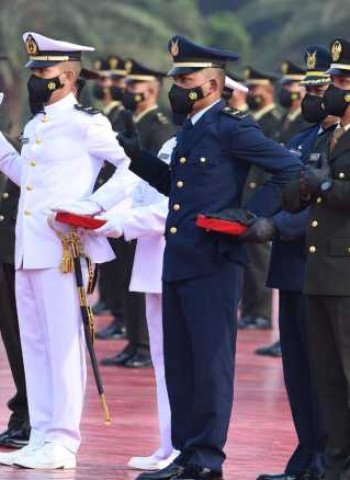Pengunduran Diri 35 Perwira TNI: Langkah Menuju Karier Baru Bersama AHY