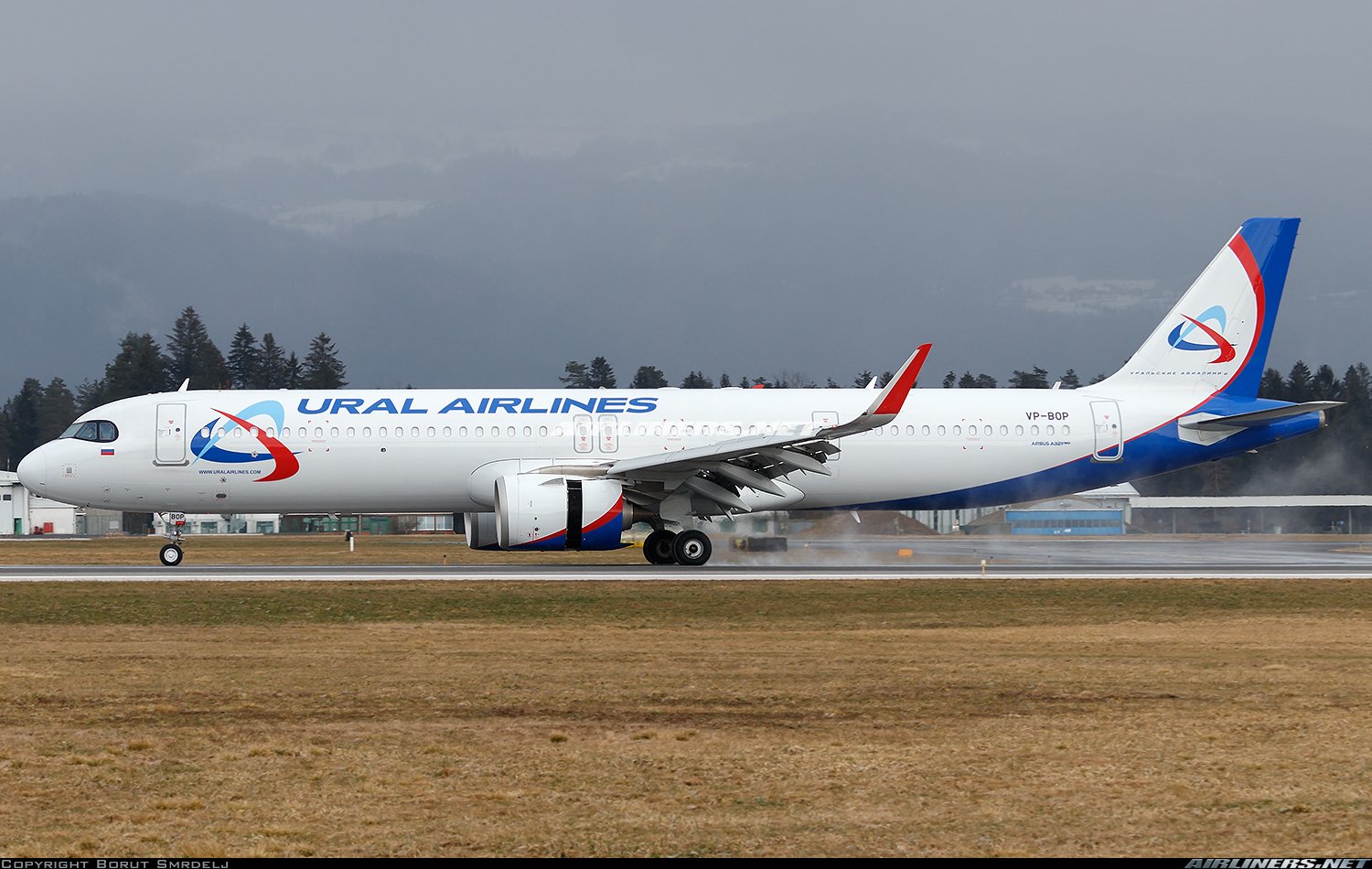 Pendaratan Darurat Pesawat Airbus A321 Ural Airlines di Mesir: Masalah Mesin Jadi Penyebab