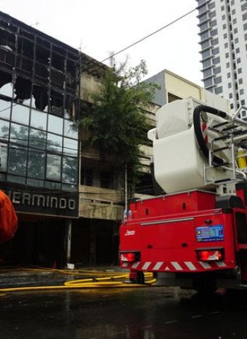 Kebakaran Besar di Glodok Plaza, Jakarta Barat: Api Berkobar Hebat