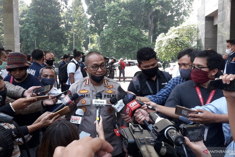 Penyelidikan Pembunuhan Aktor Sandy Permana: Polisi Periksa Rekaman CCTV