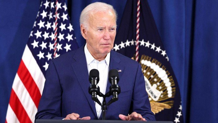 Donald Trump Ungkap Isi Surat Inspiratif dari Joe Biden di Meja Resolute
