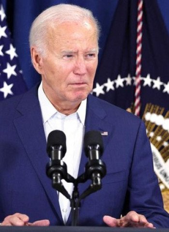 Donald Trump Ungkap Isi Surat Inspiratif dari Joe Biden di Meja Resolute