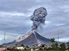 Bencana Alam di Awal Tahun 2025: Erupsi Gunung Api dan Banjir Melanda Indonesia