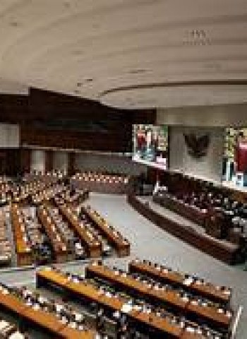 Penghapusan Presidential Threshold: Dampak dan Implikasi bagi Politik Indonesia