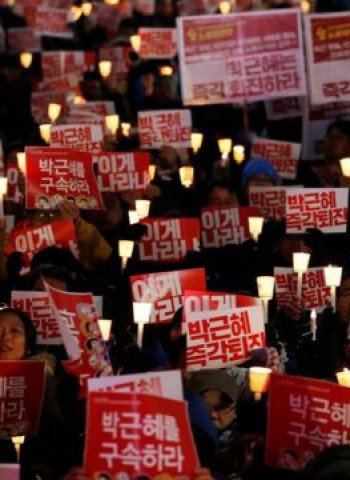 Krisis Politik di Korea Selatan: Ribuan Orang Berunjuk Rasa di Tengah Salju Tebal Menuntut Penangkapan Presiden Yoon Suk Yeol