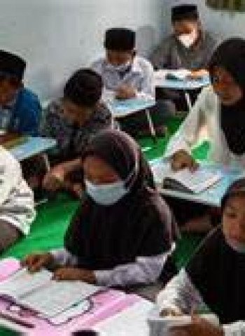 Bripka Syamsuddin: Pengorbanan Mulia untuk Pendidikan Anak Yatim di Manggarai