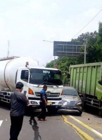 Insiden di Tol Cipularang: Truk dan Avanza Terlibat Tabrakan di KM 80+400