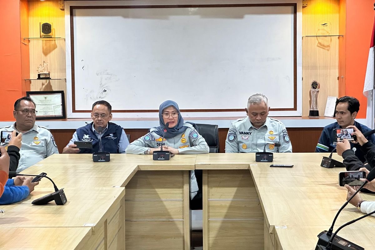 Kunjungi lokasi evakuasi KMP Tunu Pratama Jaya Jasa Raharja tegaskan peningkatan pelayanan dan sinergi instansi