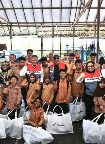 Pertamina Peringati Hari Anak Nasional dengan Berikan Perlengkapan Sekolah di Balikpapan