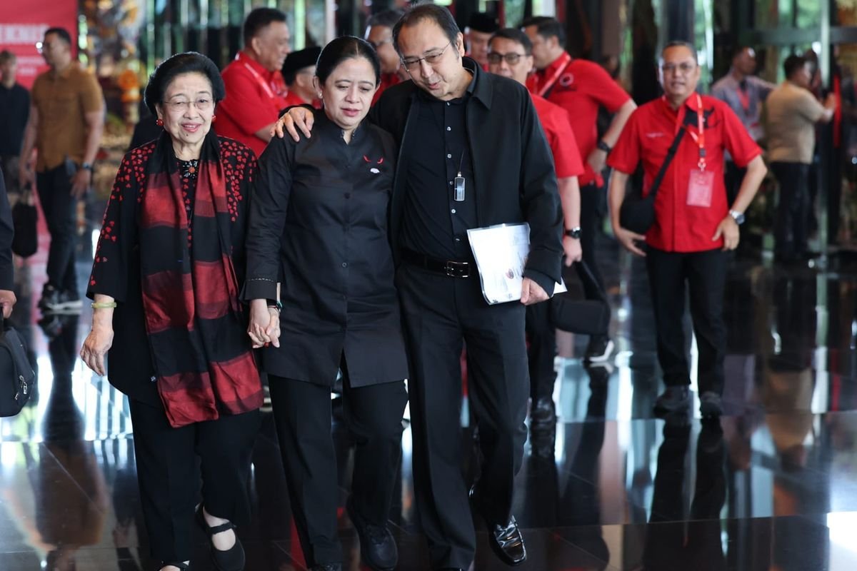 Momen Hangat Puan dan Prananda Saat Sambut Megawati di Bimtek PDI-P