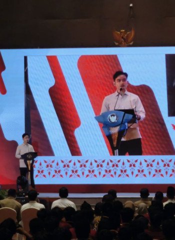 Gibran Ajak Mahasiswa Teladani Militansi dalam Simbol Warna Merah