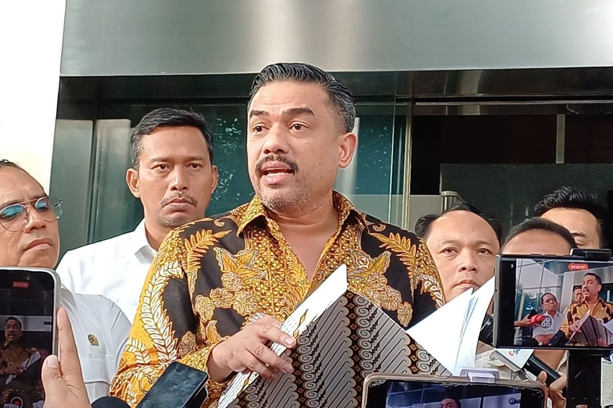 Maman Sambangi KPK, Membawa Bukti Perjalanan Istri ke Eropa dengan Dana Pribadi