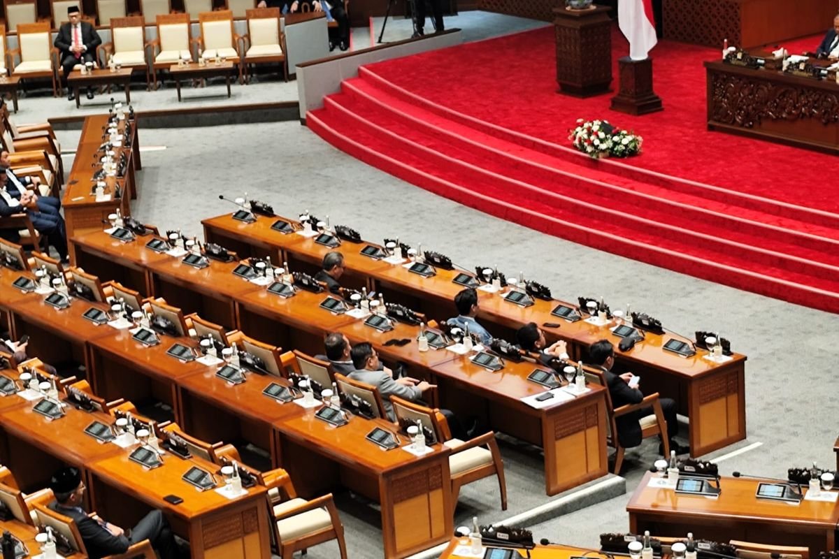 Keanehan Absensi DPR karena Anggota Berizin Tetap Dinyatakan Hadir