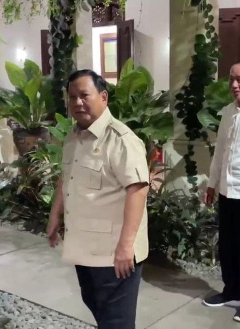 Prabowo Datangi Kediaman Jokowi Sesaat Setelah Tiba di Solo