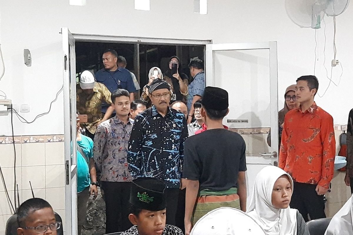 Fenomena Mundurnya Guru dan Siswa dari Sekolah Rakyat
