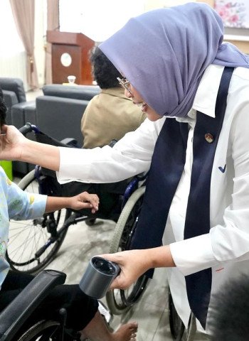 DWP Kemensos Menyalurkan Bantuan ATENSI untuk Penyandang Disabilitas dan Lansia