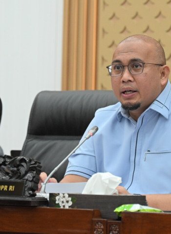 Andre Rosiade Mendapatkan Penghargaan dari Warga atas Bantuan Mengatasi Lonjakan Tarif Sewa Lahan KAI